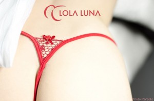 Roter Ouvert String Roxanne Open von Lola Luna - Rückseite